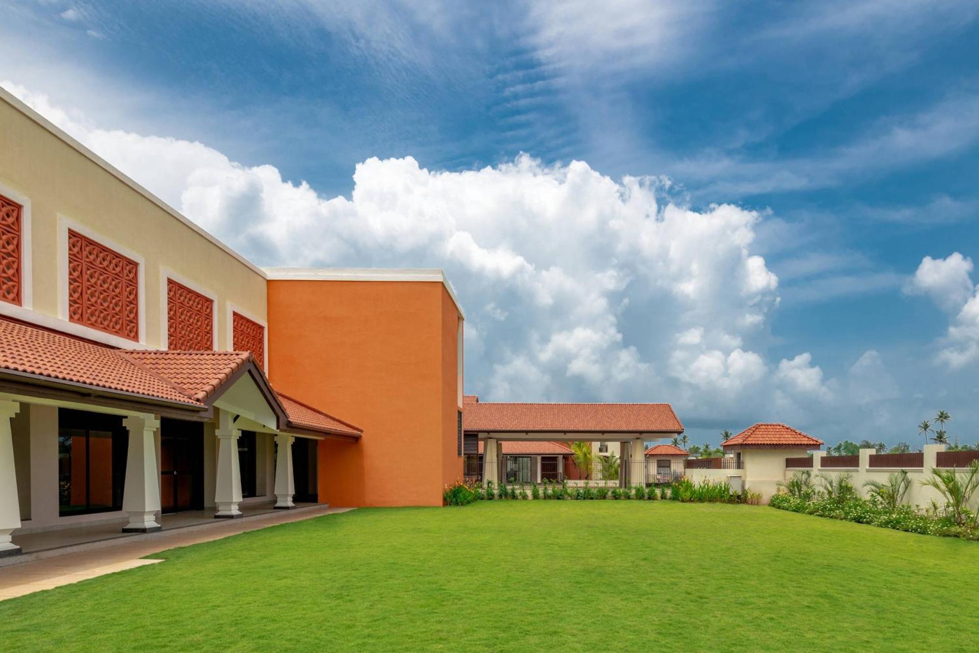 Hotel Fairfield By Marriott Goa Benaulim Extérieur photo